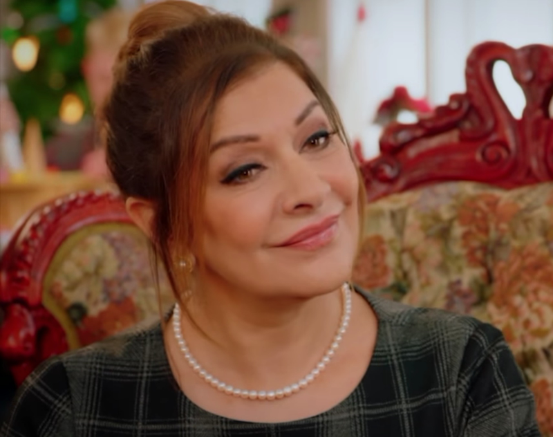 Screenshot: My Christmas Prince